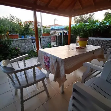 Lovely Duplex With Garden In The Center Of Alacati, Cesme شقة *